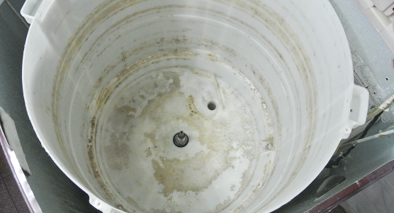 드럼통 내부 오염 청소 전 사진